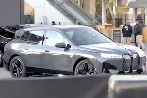 【動画】BMWがボタンひとつでボディーカラーを変更できるEV車を公開。