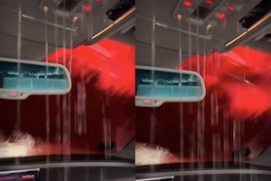 【動画】洗車機に入れると車内も洗えてしまうアウディオーナーの投稿が466万再生。