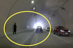 【佐賀】トンネル内で停車していた車のせいで多重事故に。