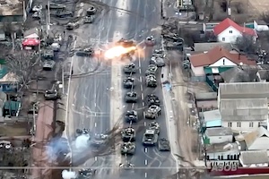 【動画】密になっていたロシア軍の戦車隊がウクライナの無人機の的になる。