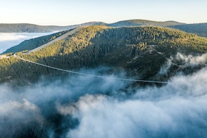【動画】チェコに世界最長の歩行者用吊り橋「Sky Bridge 721」がオープン。