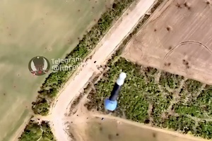 【軍事】ロシア兵をドローンドロップ爆弾で攻撃するウクライナの映像。