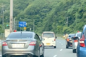 【山口】これが日本のカーチェイスだ！時速20キロで50km以上追跡される軽自動車が撮影される。