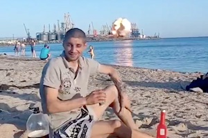 【ウクライナ】海水浴客がいるビーチの近くで大爆発。