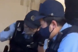 【動画】横須賀のベトナム人宅に中学生が空き巣か？問い詰める警官たちの映像が<dt><div><IFRAME SRC=