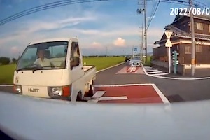 田舎では「止まれ」で止まったらキレらる？滋賀であおり運転おじいが撮影される。