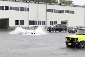 【動画】トヨタ86乗り、冠水した駐車場でアクセルを踏み込んで車を壊してしまうｗｗｗｗｗ