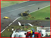 鈴鹿のフェラーリオーナーズイベントでの重大事故を間近で撮影したビデオ。