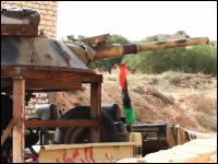 リビア反乱軍の戦車が凄い。廃戦車から砲塔部分だけを持ってきてどーん！