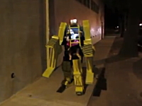 2012年のハロウィンはこの人が優勝。アイデアの勝利な二足歩行ロボット