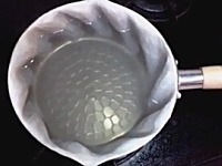 沸騰したお湯が自ら回転する画期的なナベがワタナベさんにより開発される