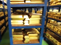 金！金！ぜんぶ金！約26兆円分の金塊が保管されている金庫の内部映像。