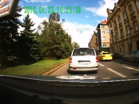 バイクを追いかけるパトカーの運転が荒くて怖い車載ビデオ。カーチェイス。