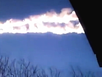 バーン！ロシアで撮影された隕石落下の映像がマジ凄い。負傷者もあり。
