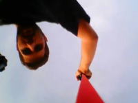 ロケット花火に小型カメラを取り付けて飛ばしてみた動画。ひゅ～んバンッ！