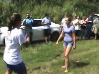 動画サイトにアップされた女子高生が激しく殴りあう決闘動画で母親が逮捕ｗ