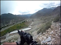 アフガニスタンの銃撃戦で4発の銃弾を受けてしまった兵士のヘルメットカメラ