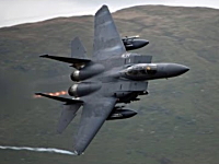 毎日たくさんの戦闘機が低空飛行するイギリスの山岳地帯で撮影してみまんた