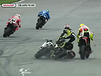 MotoGPで死亡事故。転倒したライダーが後続車にひかれてしまう事故の映像