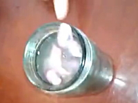 生きたネズミの赤ちゃんを漬け込む中国のネズミ酒（鼠仔酒）の作り方。
