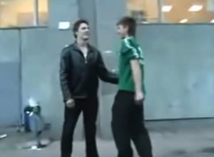 衝撃のワンパンチKO　海外のアウトローは手加減なさすぎて怖い(@_@;)