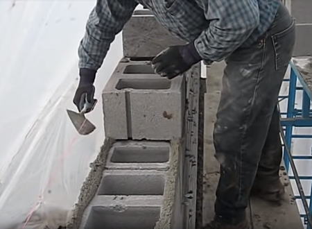 手際の良いプロのお仕事拝見動画。「ブロック壁の作り方」職人さんに憧れる