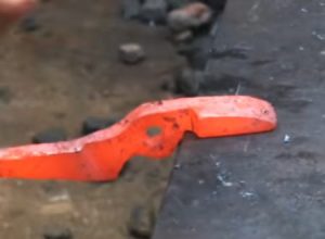 職人動画。道具鍛冶World Championshipの様子。鉄を叩いて道具を作る