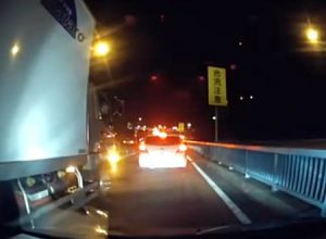 千葉県。トラックドライバーが悪者になってるけどうｐ主も悪いと思うドラレコ。