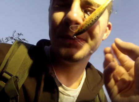 釣り動画。ルアーの針が目に刺さってしまった男性の映像。これはキツい(@_@;)