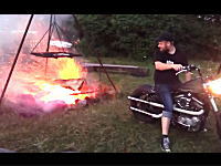 アメリカンなバイク乗りがキャンプで火おこしをするとこうなる。イヤッハー！