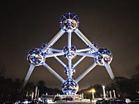ヨーロッパの美しい建造物の「夜」の姿を撮影したビデオ。「NIGHTVISION」