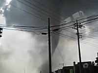 9月2日埼玉県越谷市で発生した巨大竜巻の様子を捉えた映像いくつかキタヨ