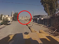 主砲ドーン！自走砲で邪魔なビルディングを破壊する車載映像。シリア動画。