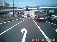 第三京浜を降りた勢いのままで都筑交差点に進入したら左折で事故った車載。