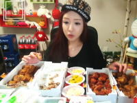 韓国で食事動画をネットで公開して月に100万円を稼ぐ女性がいるらしい動画。