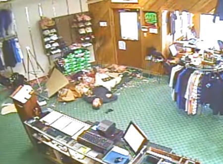 ゴルフ用品店でロンの登場の仕方が斬新すぎる11秒動画。ビリーも冷静すぎｗｗｗ