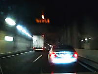 名古屋の高速道路でベタ付け鬼煽り。鬼クラクションに鬼パッシングなＤＱＮ車載