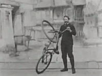 100年以上前にトーマス・エジソンが撮影した自転車の曲乗り映像。360度ループもあり