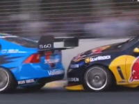 これがレーシングだ。ファイナルラップの争いが熱すぎるV8スーパーカー動画