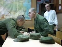 ロシアの軍人さんがおもロシア。スプーンゲームで延々と騙され続けているヤシｗｗ