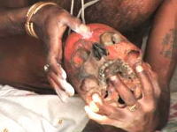 ガンジス川から引き上げた遺体をそのまま食べる。インドの「食人族」アゴーリの人たち