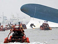 安否不明290人超。韓国の客船沈没の映像がネットに続々とアップされてきたぞ。