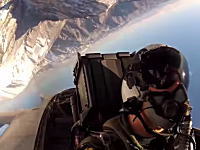 アメリカ海軍の空母航空団「第27戦闘攻撃飛行隊」のコクピットビデオ。