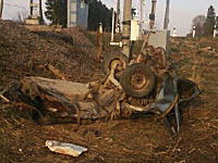 これは死ぬわ・・・。2名が即死した電車と車の接触事故の映像と残骸の写真。