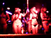 これがバンコクのナナ・プラザ（ゴーゴーバー）だ！売春の聖地に潜入したビデオ。