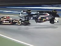 F1バーレーンGPでひやっとする事故。おもちゃのように一回転するグティエレス