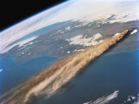 宇宙から撮影された火山の大噴火による噴煙の画像（4095×4076）が話題に。