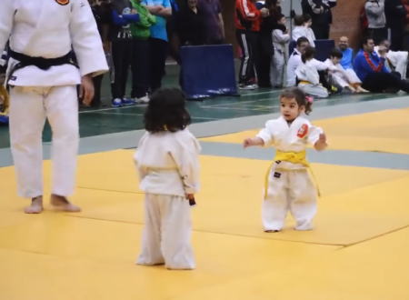 これは和むｗｗｗ小さな女の子たちによる柔道の試合が可愛すぎワロタ動画。