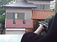 千葉のアパートから通行人に向けてエアガンを発射するクソガキの動画が話題に。
