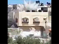 向かいの家にミサイルが着弾。その瞬間を撮影していたビデオ。ガザ・イスラエル問題